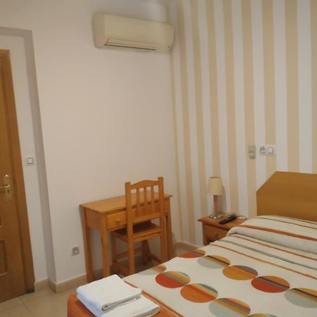 Pension Dominguez Madrid Exterior foto