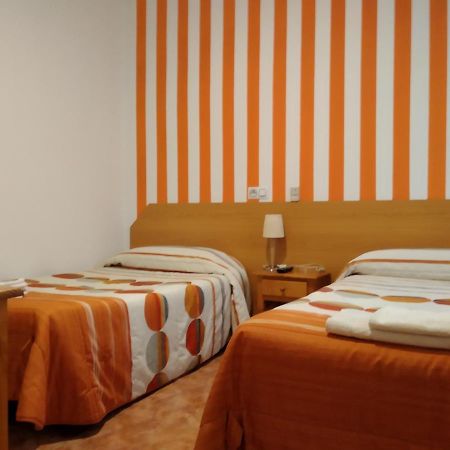 Pension Dominguez Madrid Exterior foto