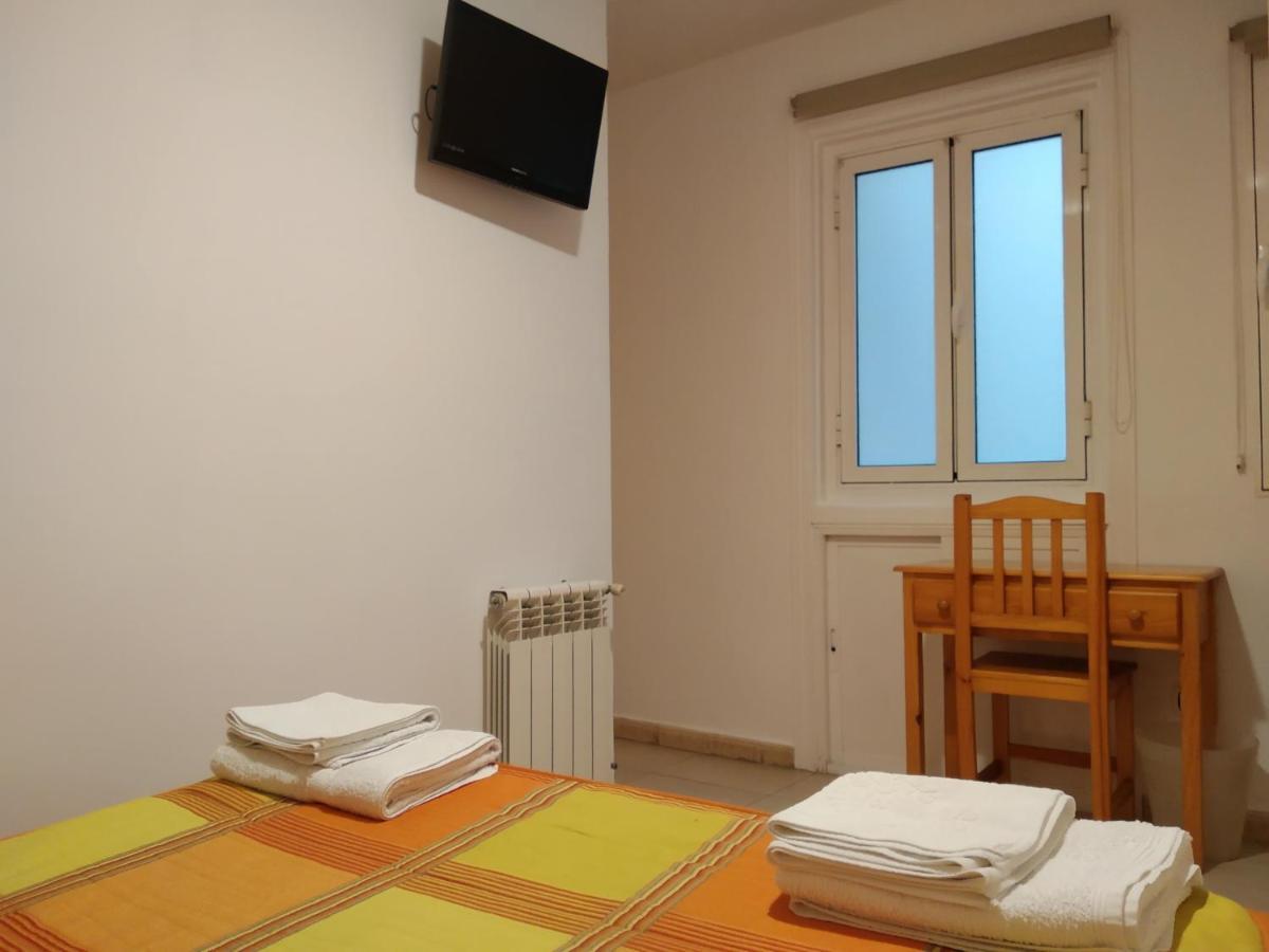 Pension Dominguez Madrid Exterior foto