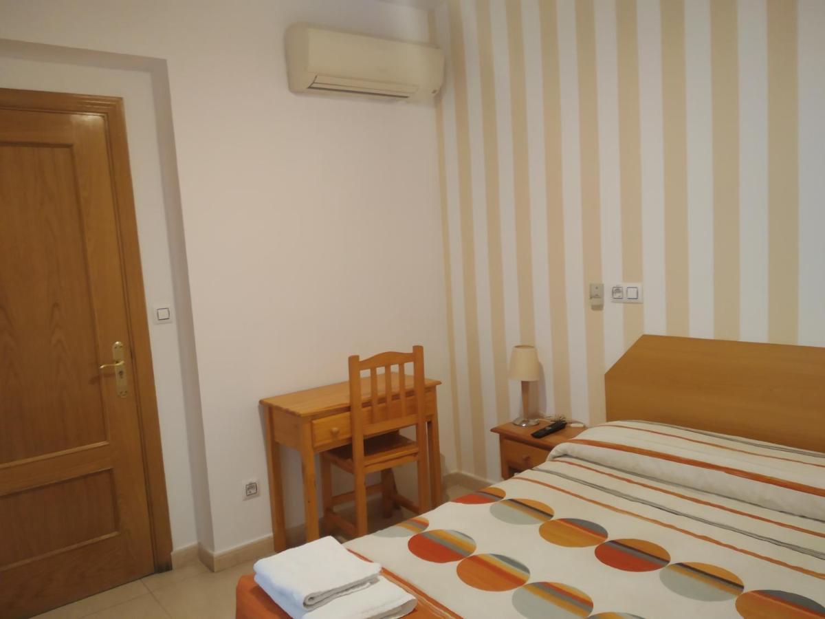 Pension Dominguez Madrid Exterior foto