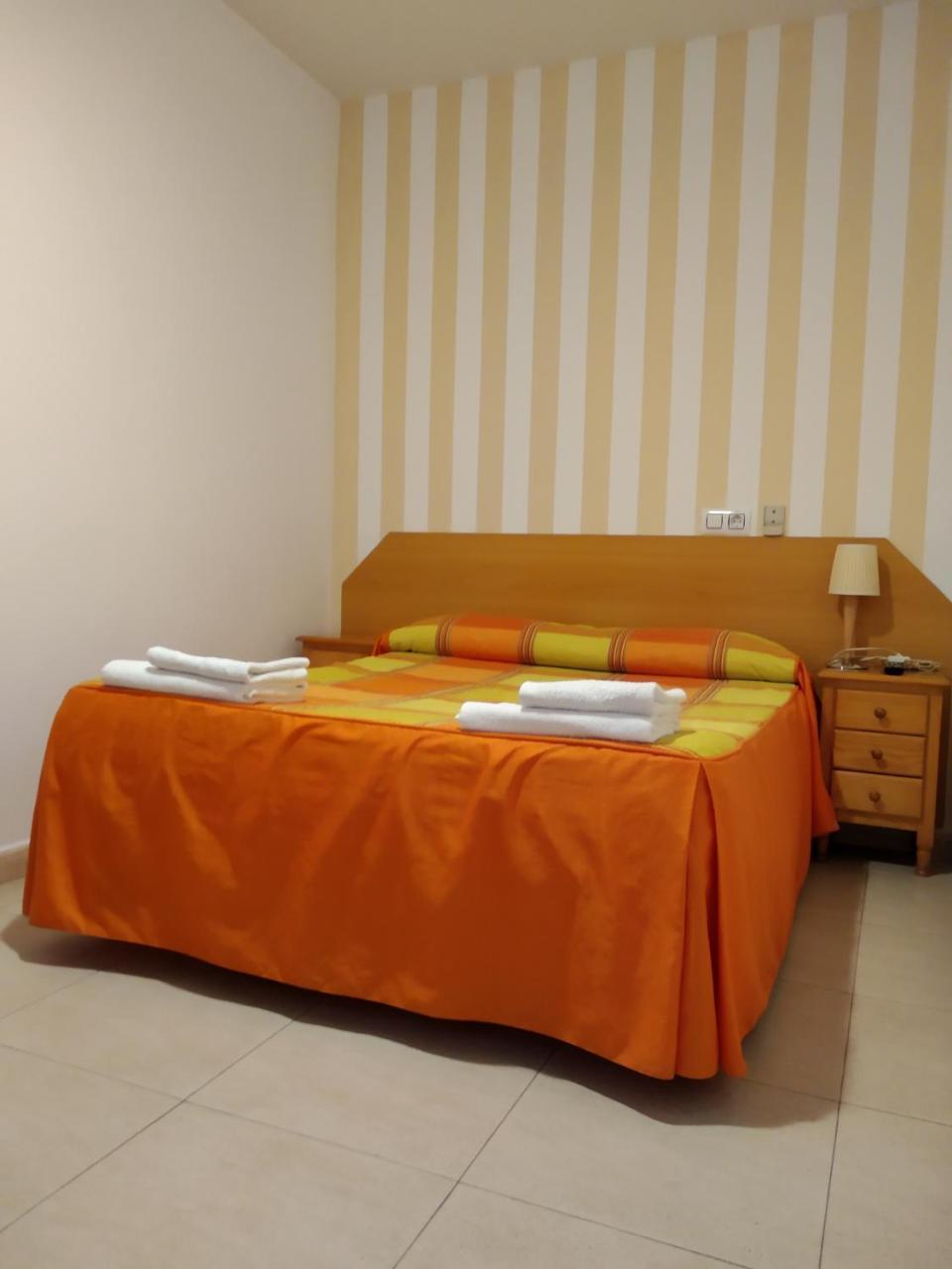 Pension Dominguez Madrid Exterior foto