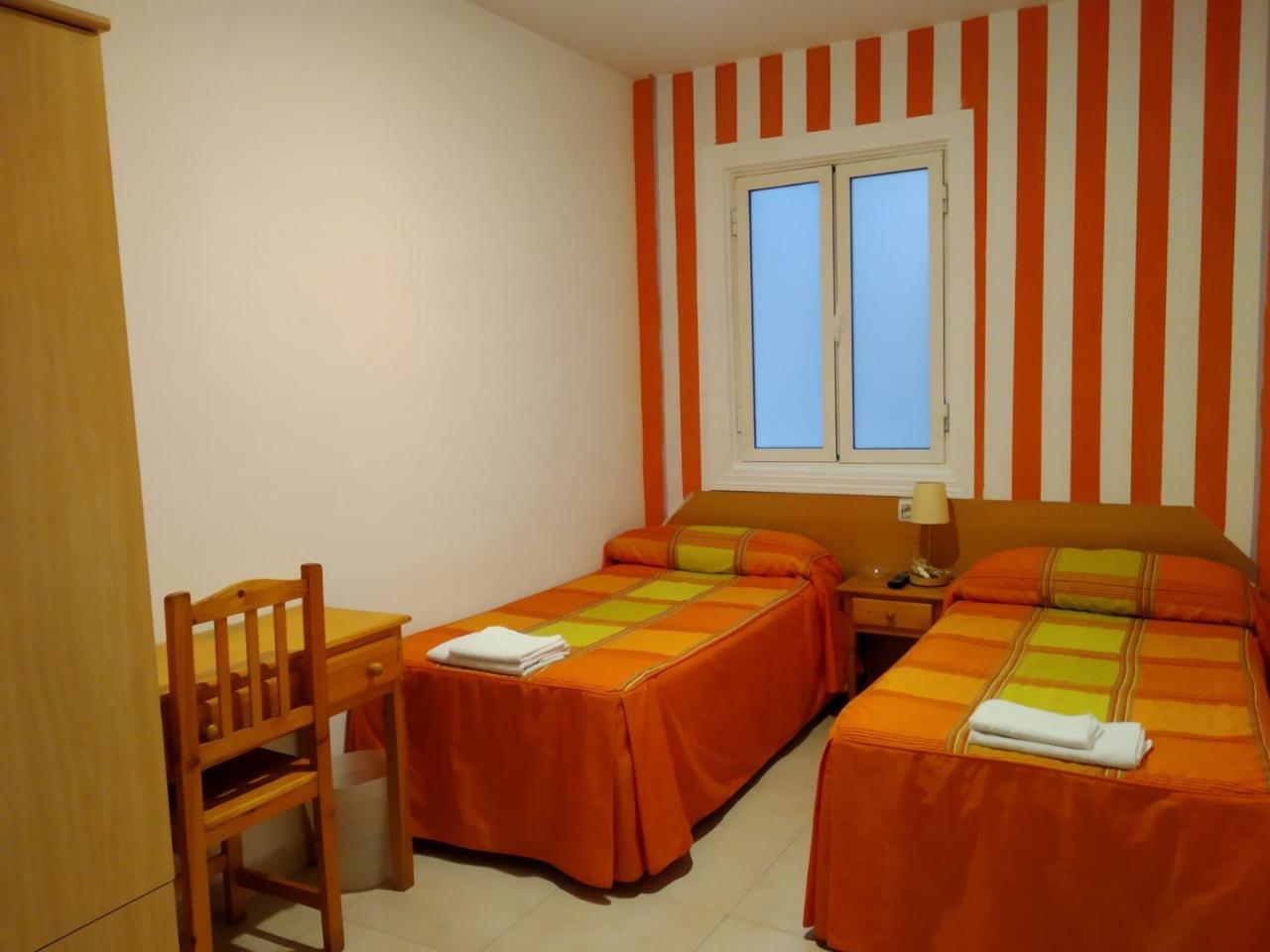 Pension Dominguez Madrid Exterior foto