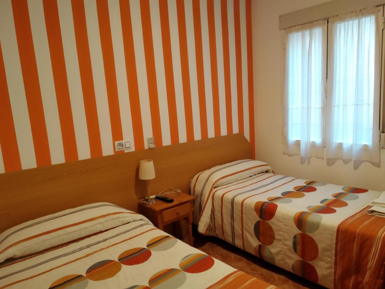 Pension Dominguez Madrid Exterior foto