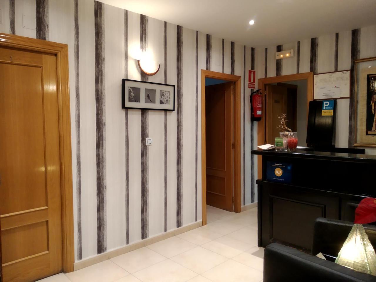 Pension Dominguez Madrid Exterior foto