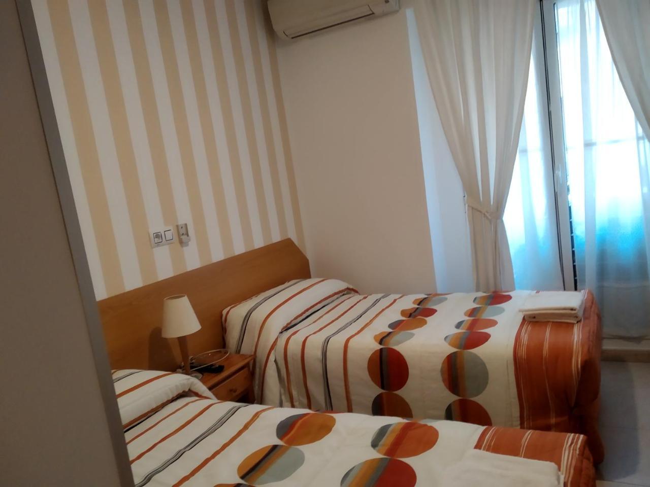 Pension Dominguez Madrid Exterior foto