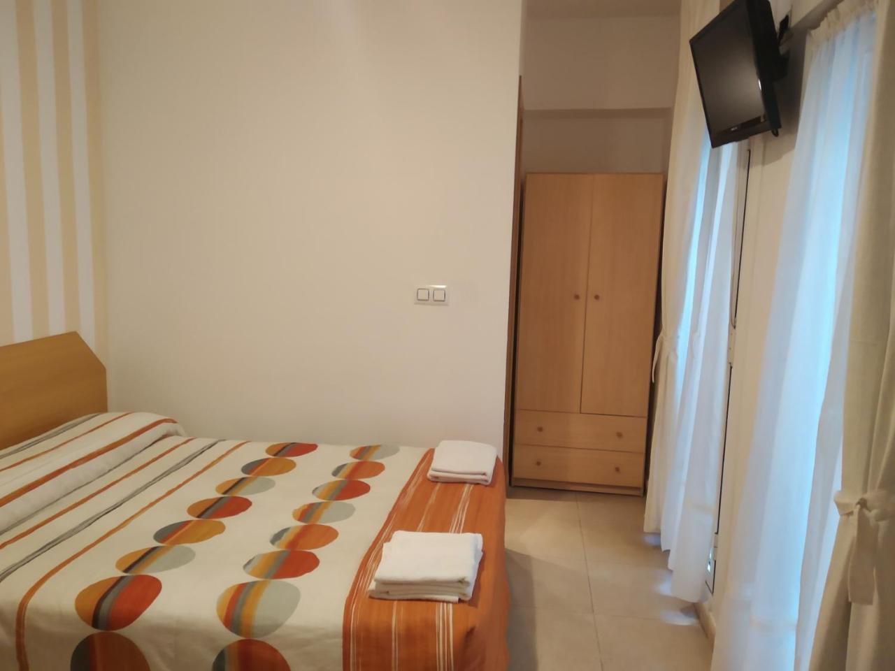 Pension Dominguez Madrid Exterior foto