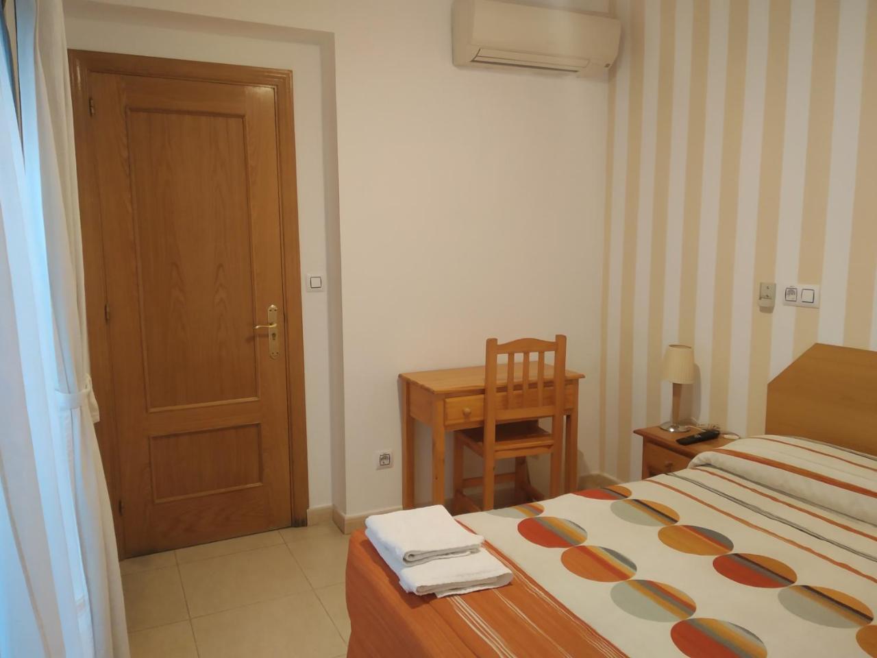 Pension Dominguez Madrid Exterior foto