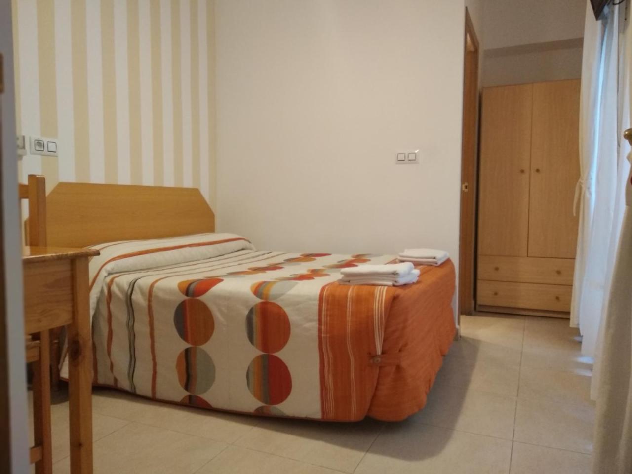 Pension Dominguez Madrid Exterior foto