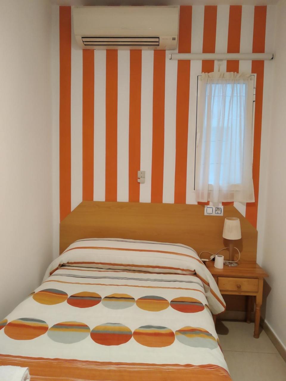 Pension Dominguez Madrid Exterior foto